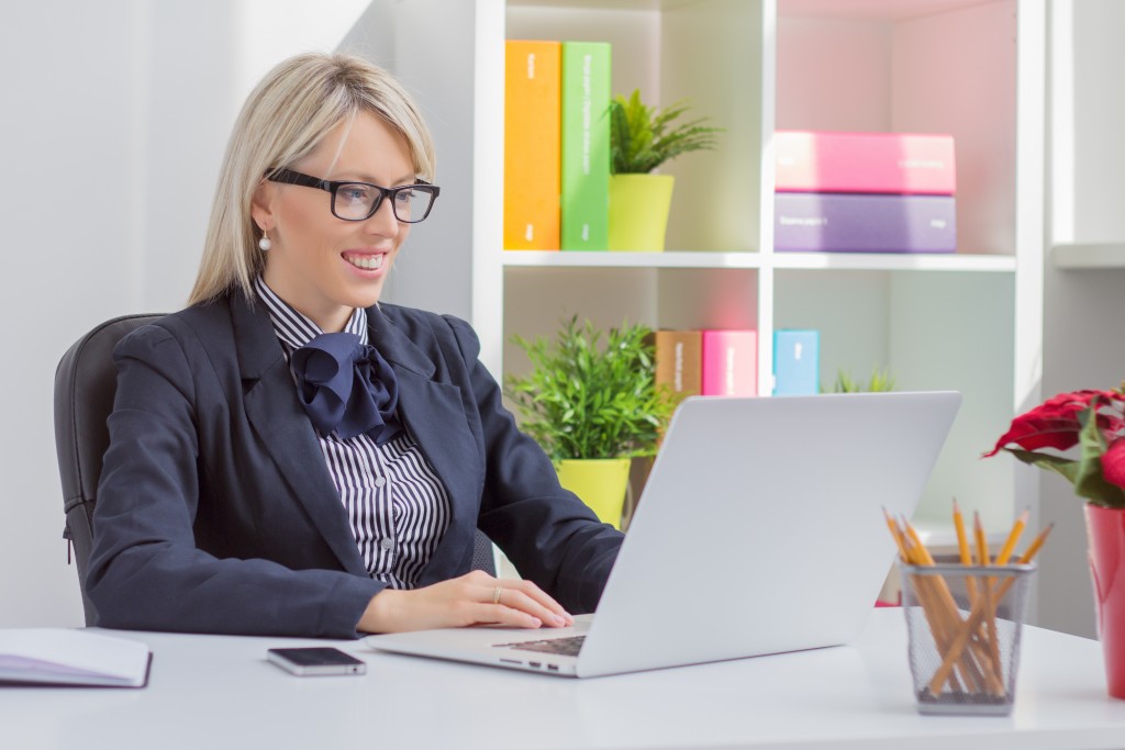 Young business woman working with computer