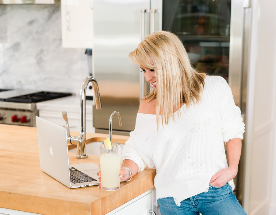 How To Sell Without Selling in Social Media