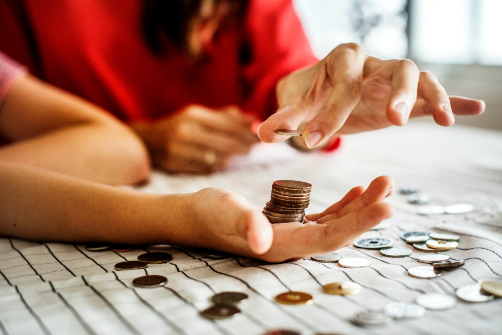 A Parent Should Teach Their Kid About Money By Experiencing It For Themselves